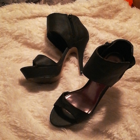 2 x $15 Black platforms - Picture 1 of 5